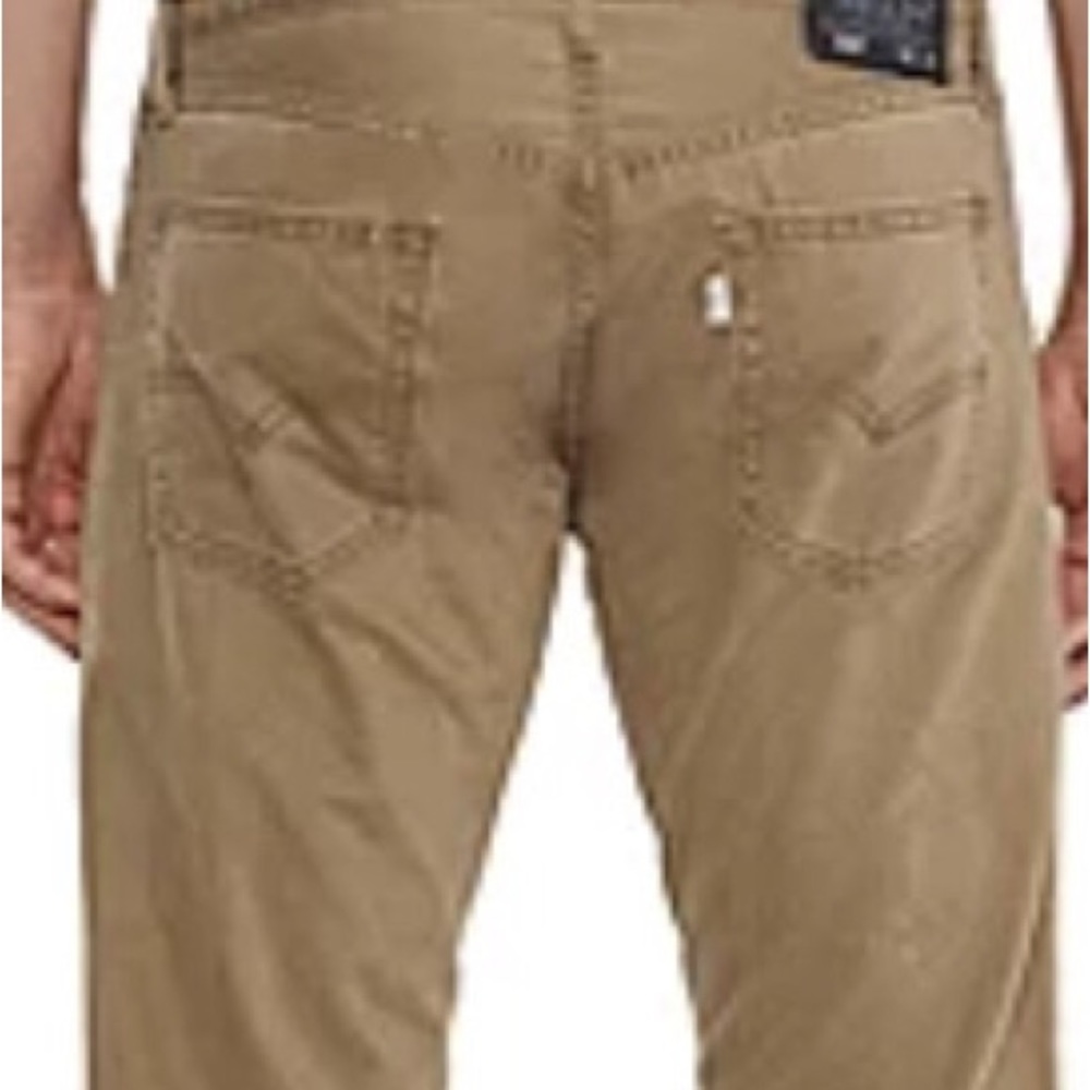 GORGEOUS Men’s Levi jeans in khaki.